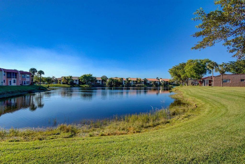 307 Lake Evelyn Drive, West Palm Beach, FL 33411 Photo