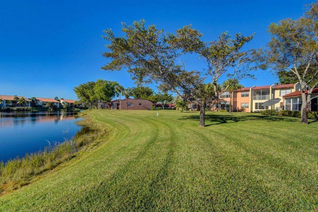 307 Lake Evelyn Drive, West Palm Beach, FL 33411 Photo