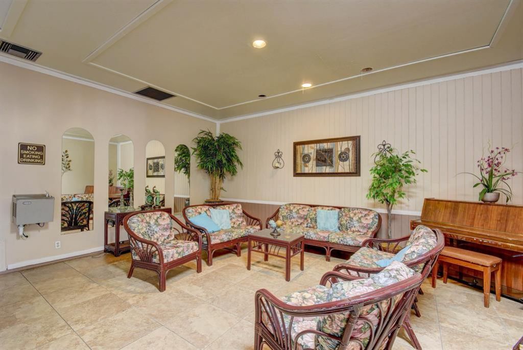 307 Lake Evelyn Drive, West Palm Beach, FL 33411 Photo