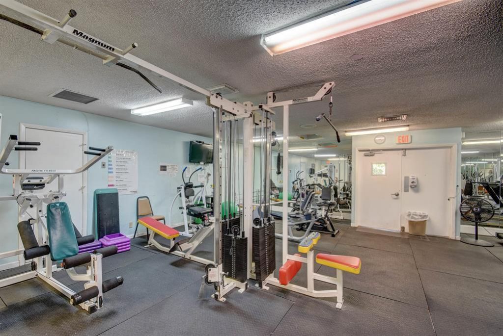 307 Lake Evelyn Drive, West Palm Beach, FL 33411 Photo