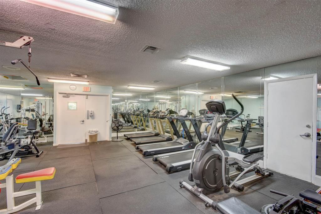 307 Lake Evelyn Drive, West Palm Beach, FL 33411 Photo