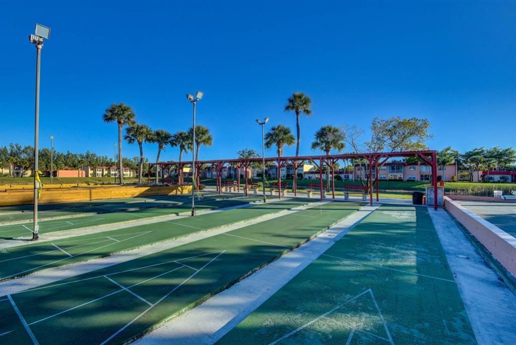 307 Lake Evelyn Drive, West Palm Beach, FL 33411 Photo