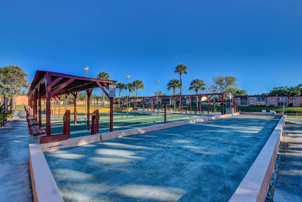 307 Lake Evelyn Drive, West Palm Beach, FL 33411 Photo