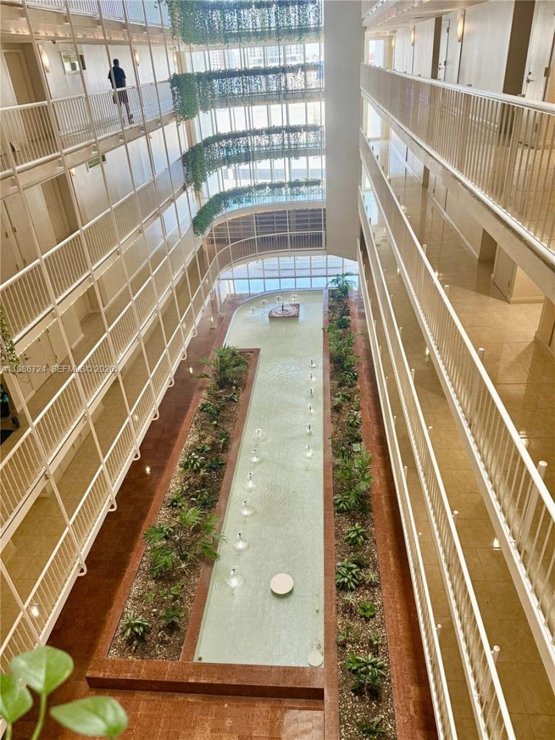 1717 Bayshore Dr Apt, Unit A-1548, Miami, FL 33131 Photo