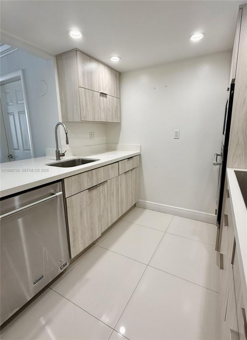 1717 Bayshore Dr Apt, Unit A-1548, Miami, FL 33131 Photo