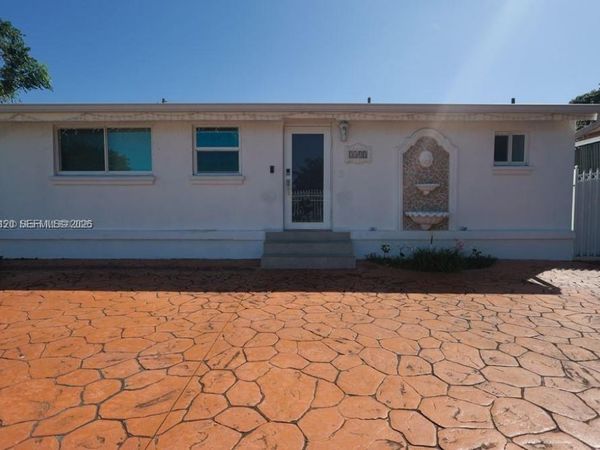 3495 W 2nd Ave , Hialeah, FL 33012
