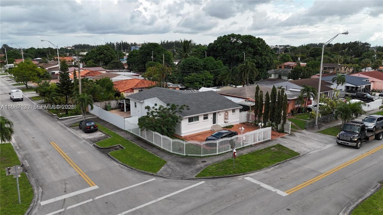 3495 W 2nd Ave , Hialeah, FL 33012 Photo