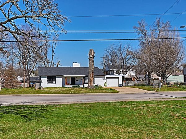 603 W Jackson Street , Bolivar, MO 65613