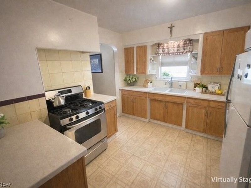 6814 Dartworth Drive, Parma, OH 44129 Photo 2