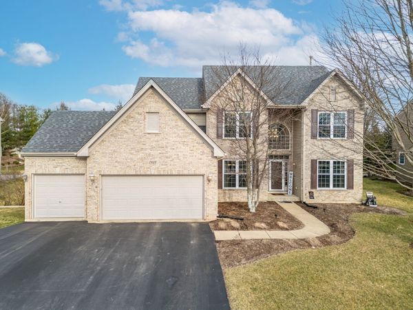1823 Kings Gate Lane , Crystal Lake, IL 60014