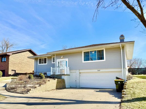 3242 CHEYENNE BLVD, Sioux City, IA 51104