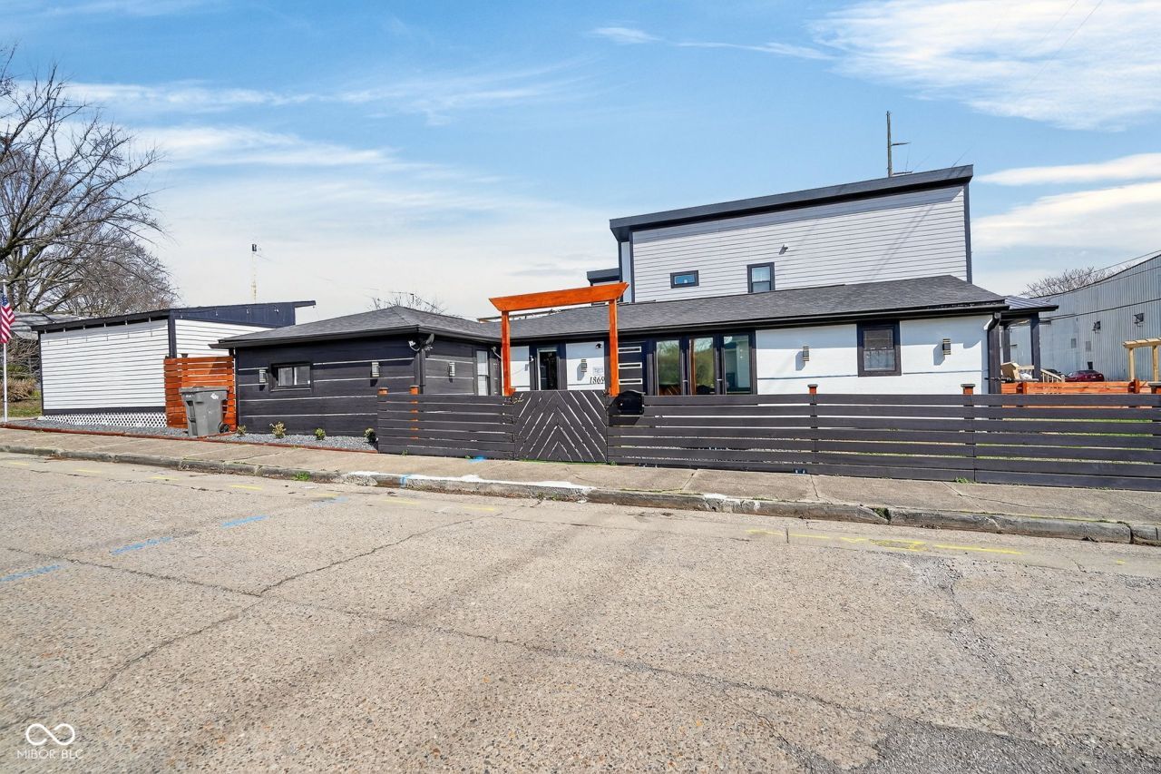 1869 New Street, Indianapolis, IN 46203 Main Photo