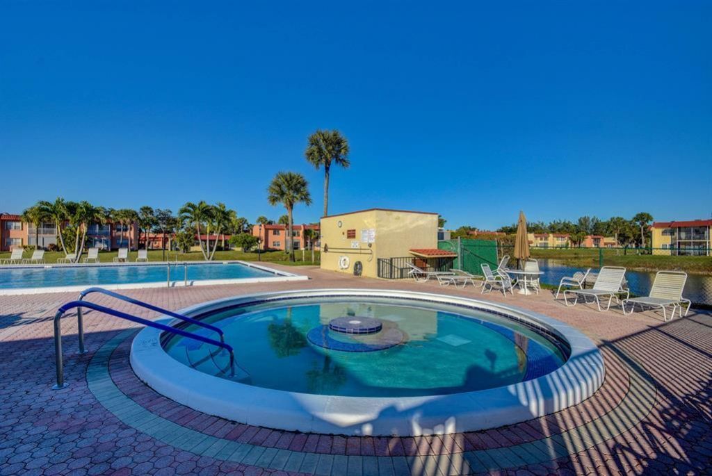 307 Lake Evelyn Drive, West Palm Beach, FL 33411 Photo