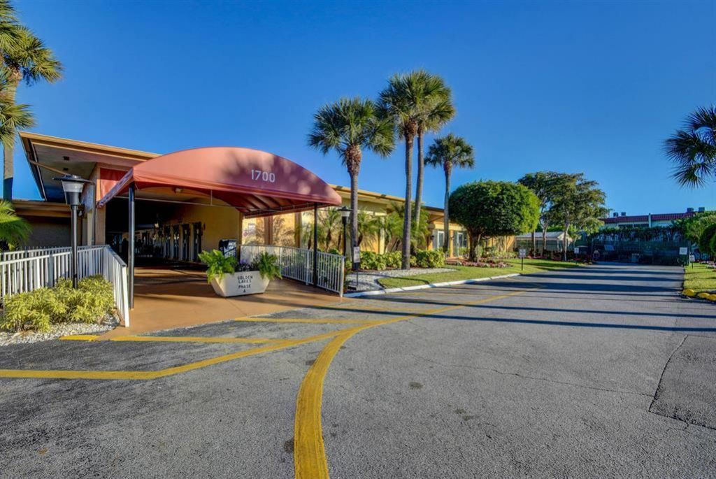 307 Lake Evelyn Drive, West Palm Beach, FL 33411 Photo