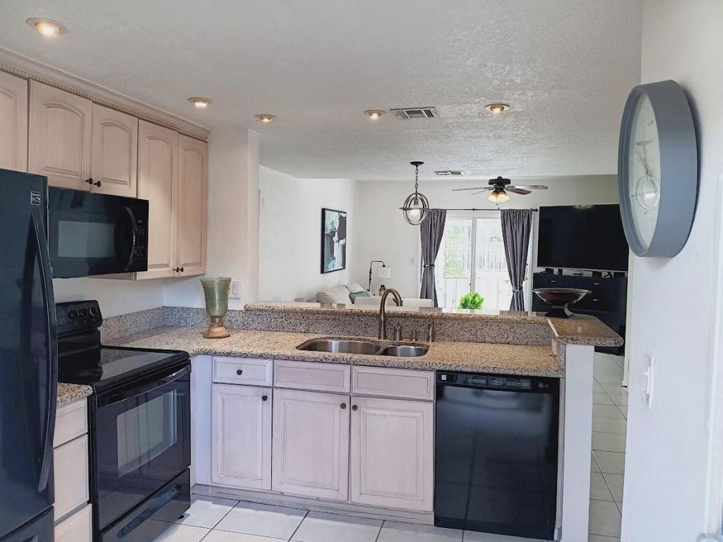 1827 NE 15th Avenue Ne, Unit 1827, Fort Lauderdale, FL 33305 Photo