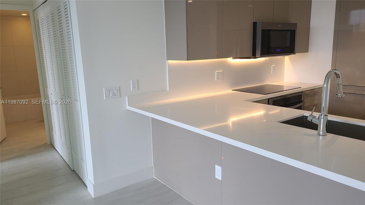 2000 Metropica Way, Unit 201, Sunrise, FL 33323 Photo