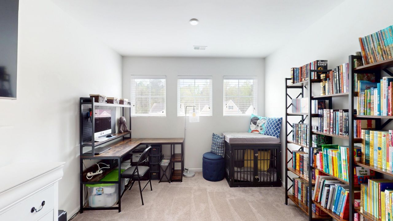 208 Roanoke Hill Court Photo 10