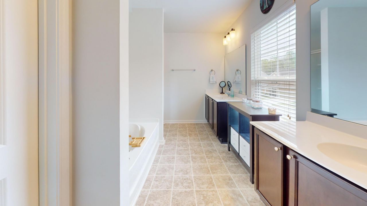 208 Roanoke Hill Court Photo 11