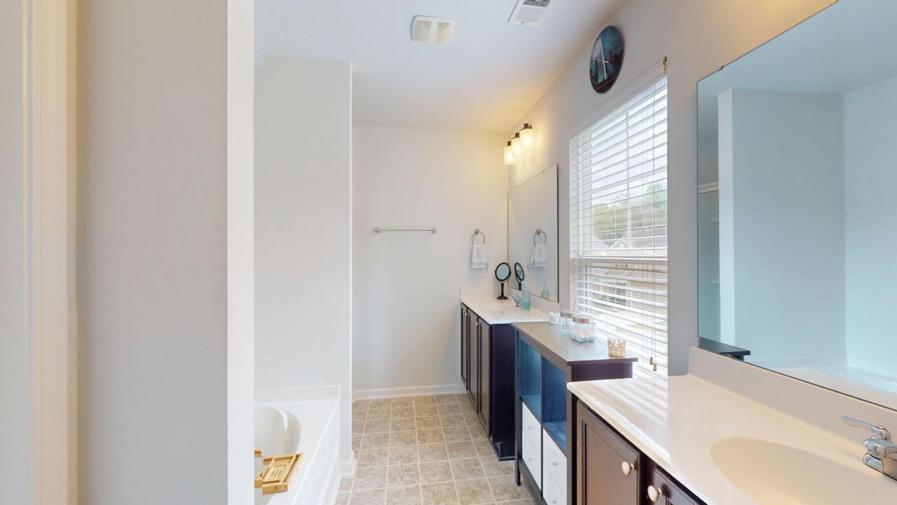 208 Roanoke Hill Court Photo 12