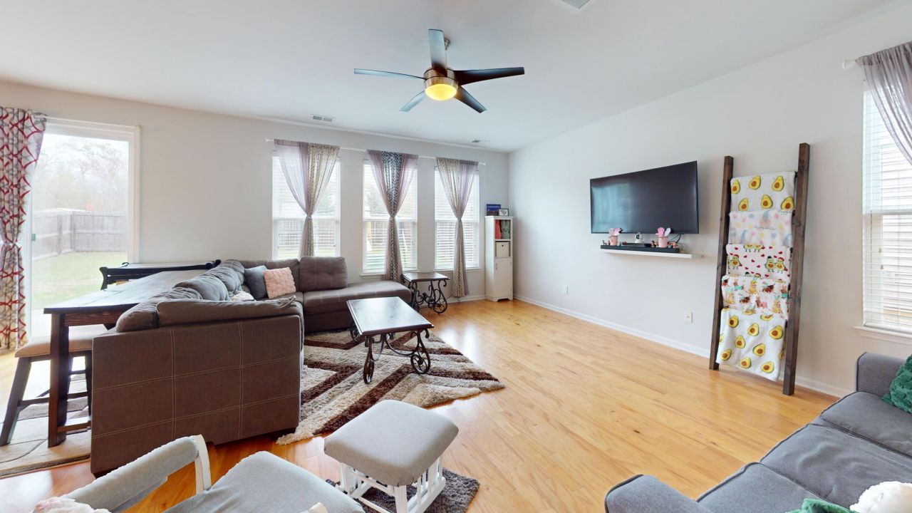 208 Roanoke Hill Court Photo 4