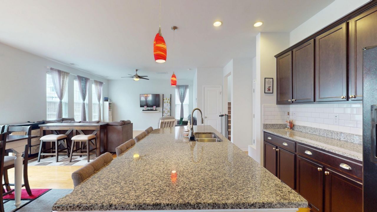 208 Roanoke Hill Court Photo 7