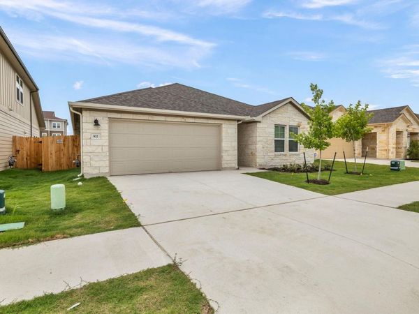 102 Greenspire LN, Hutto, TX 78634