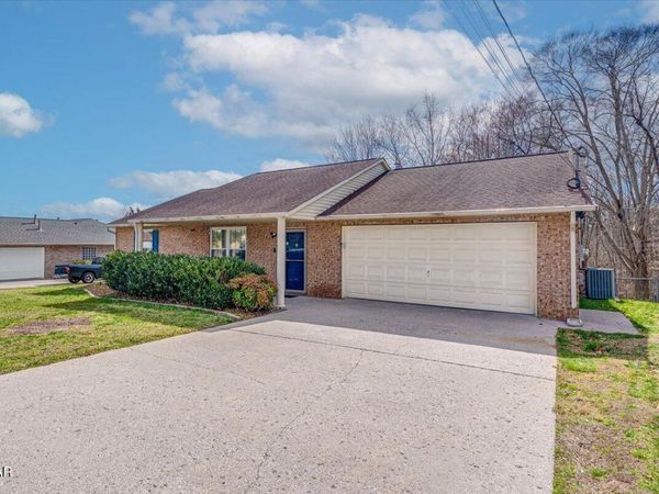 8143 Florence Gardens Road, Knoxville, TN 37938