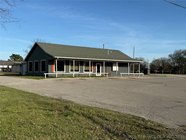 1008 N Highway 77 , Marietta, OK 73448