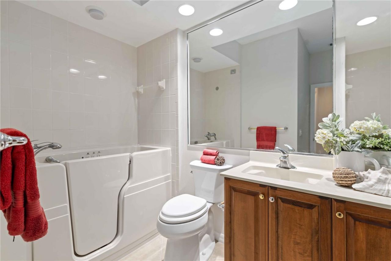 7815 Ashley Circle, University Park, FL 34201 Photo