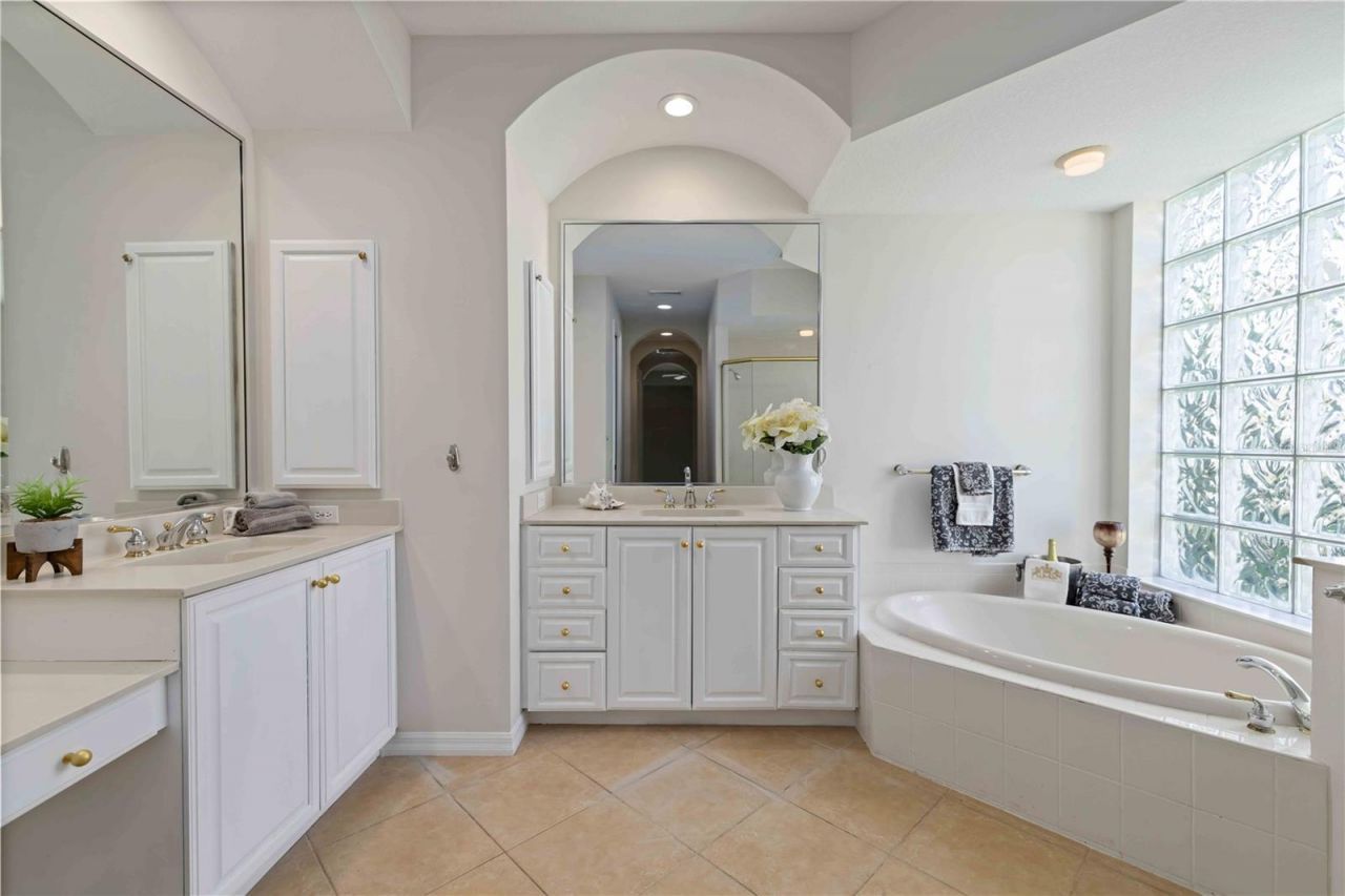 7815 Ashley Circle, University Park, FL 34201 Photo