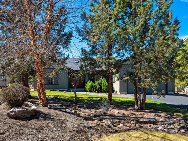 387 Goshawk Court, Redmond, OR 97756