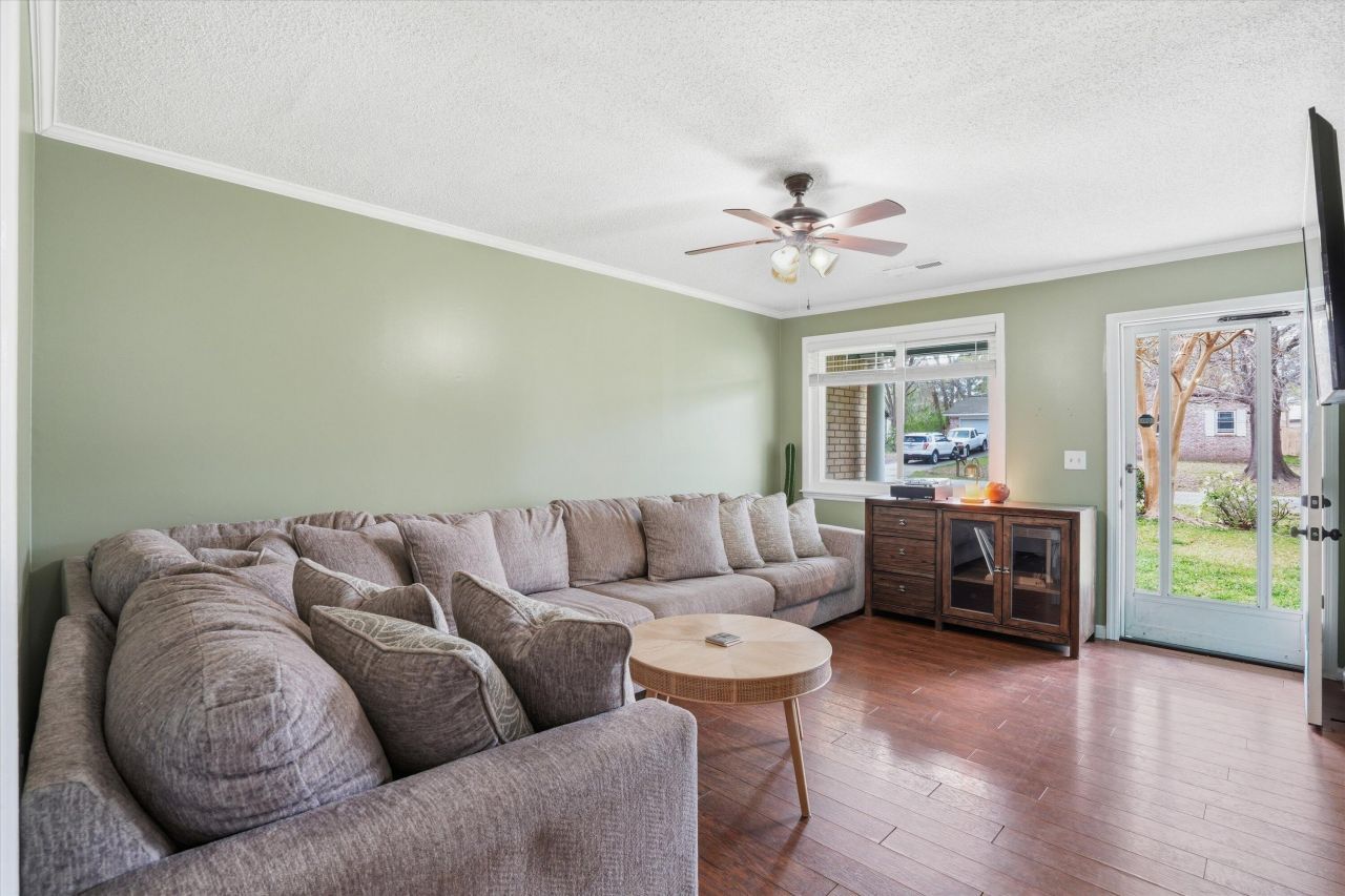 221 Froman Drive Photo 6