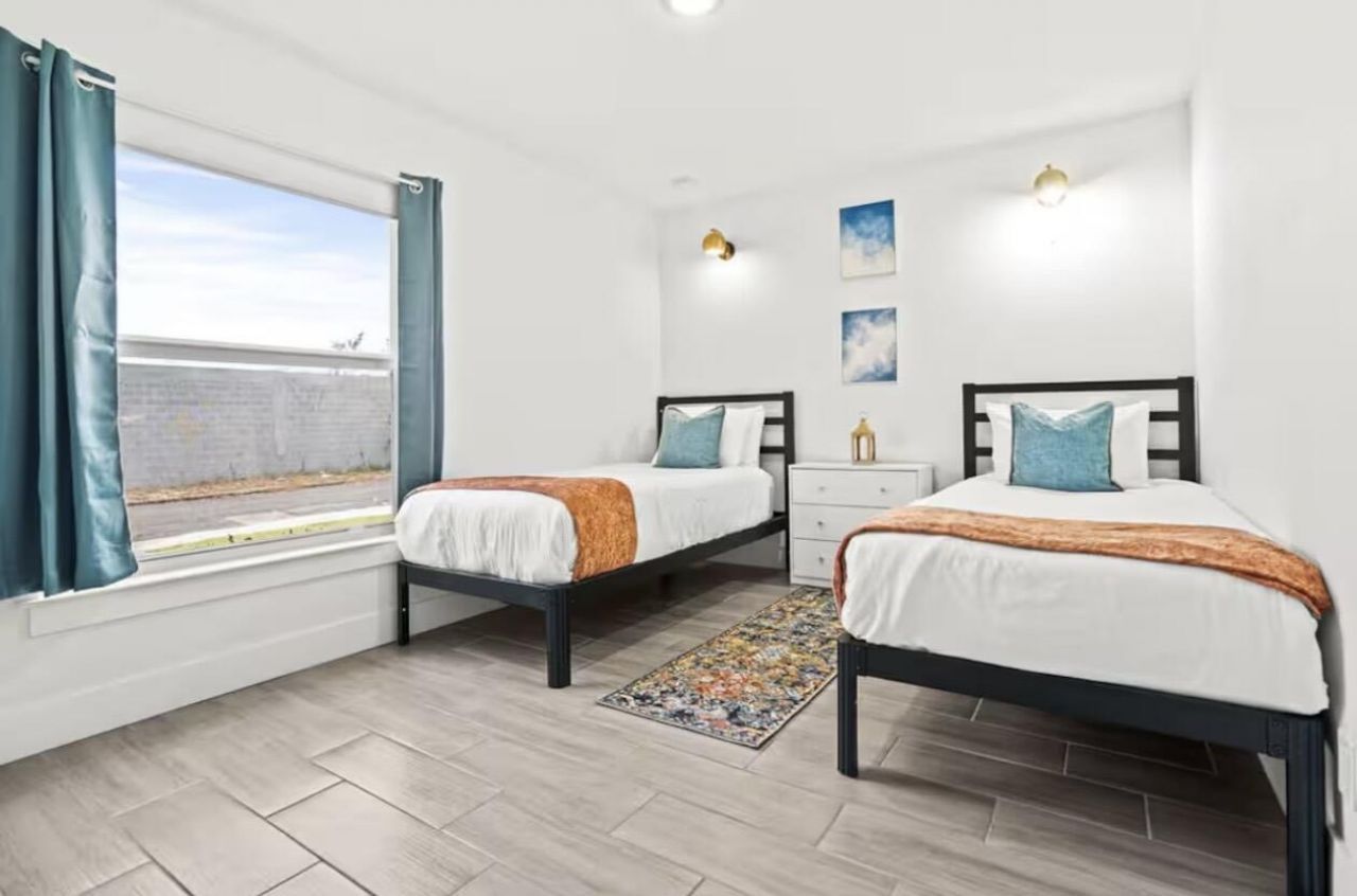 565 Lilac Court, West Palm Beach, FL 33407 Photo