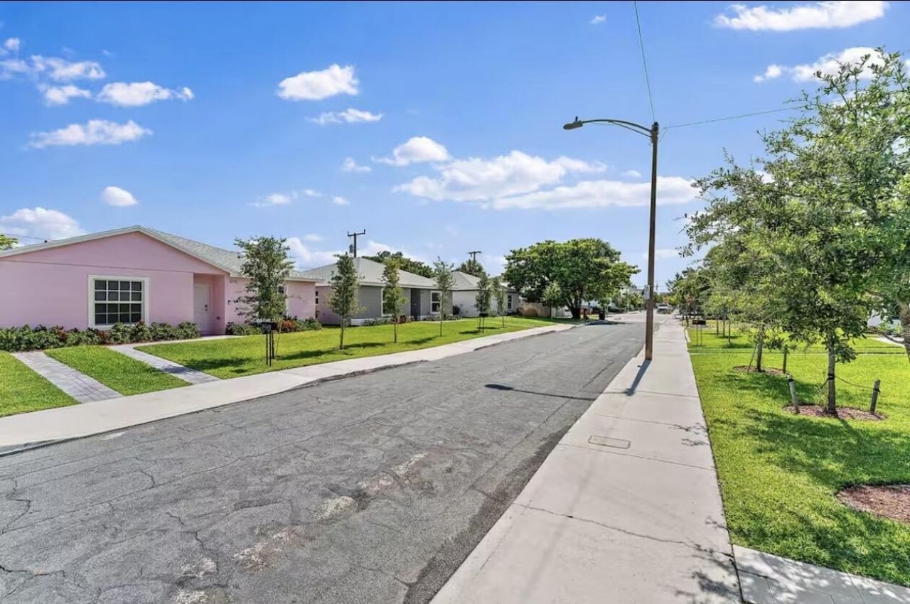 565 Lilac Court, West Palm Beach, FL 33407 Photo