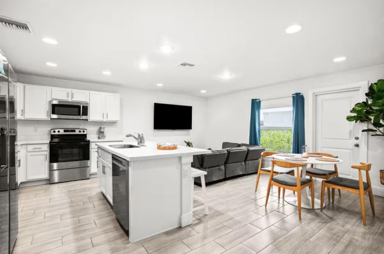 565 Lilac Court, West Palm Beach, FL 33407 Photo