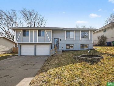 13711 Edna Street, La Vista, NE 68138