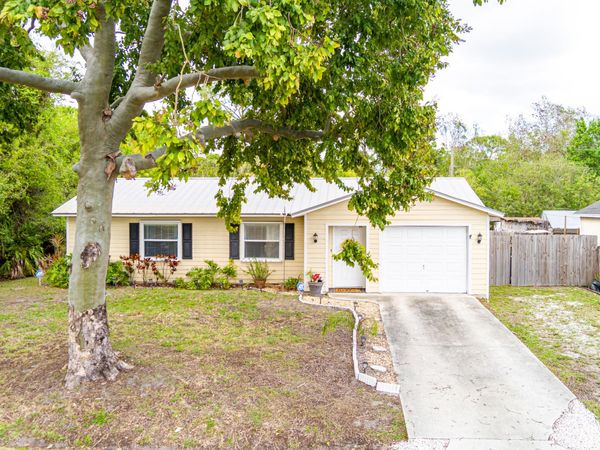 225 SW Crescent Avenue, Port St. Lucie, FL 34984