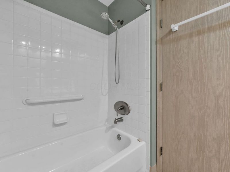 536 Calkin Lane E, Unit 23, Columbus, OH 43230 Photo 14