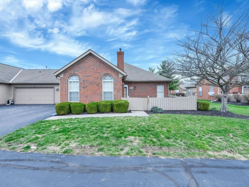 536 Calkin Lane E, Unit 23, Columbus, OH 43230 Photo 2