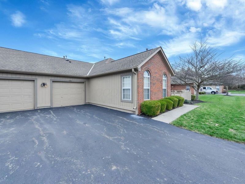 536 Calkin Lane E, Unit 23, Columbus, OH 43230 Photo 3