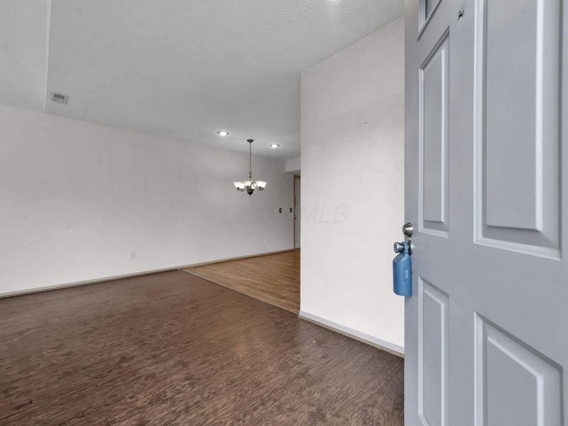 536 Calkin Lane E, Unit 23, Columbus, OH 43230 Photo 4