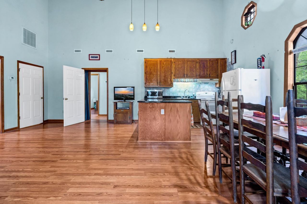 209 Jungle Road Photo 22