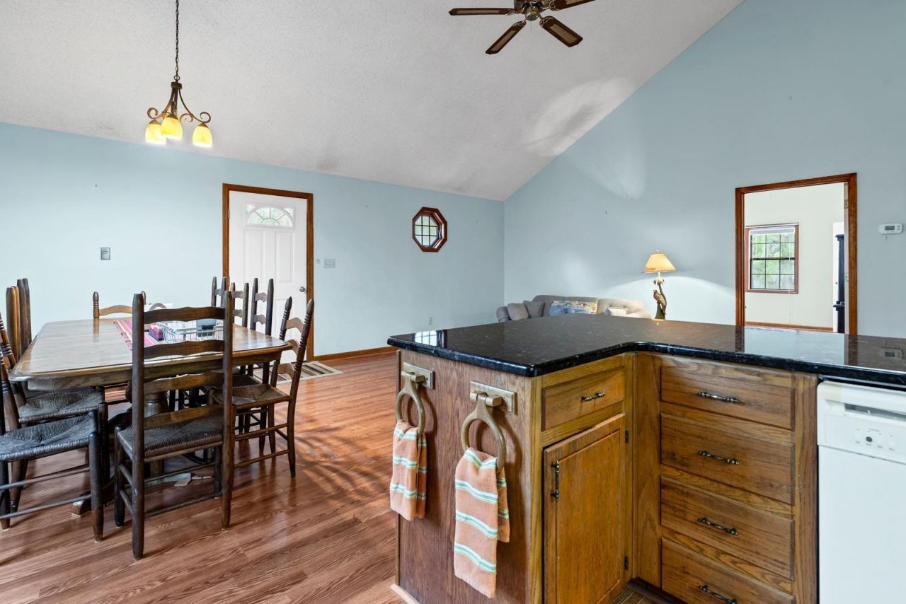 209 Jungle Road Photo 27