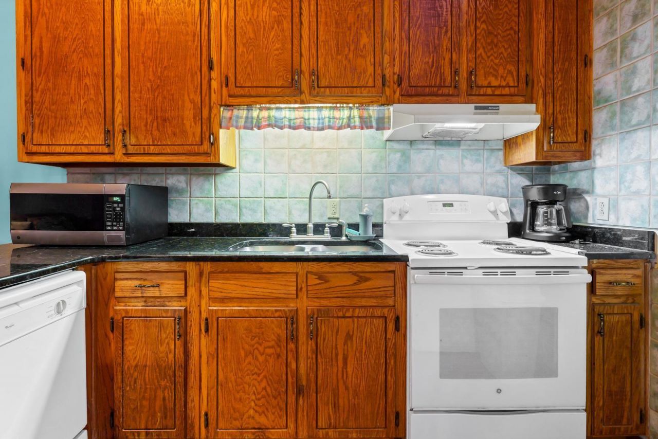 209 Jungle Road Photo 28