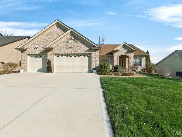 1521 Hibernation Hollow, Wentzville, MO 63385