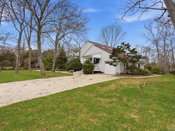 1 Canal Way , Hampton Bays, NY 11946