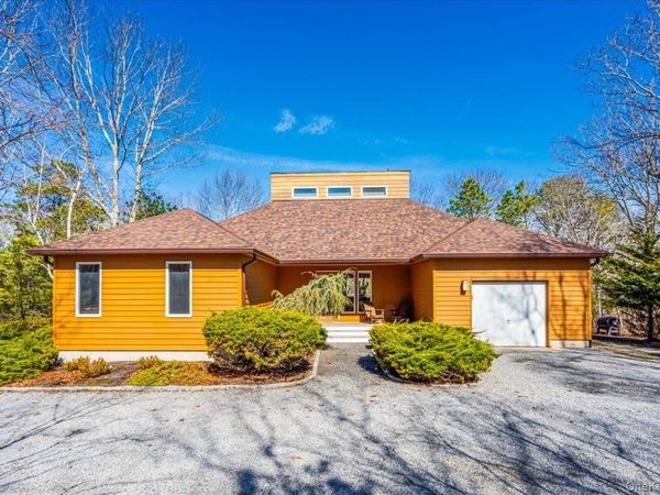 24 Tanglewood Trail, Hampton Bays, NY 11946