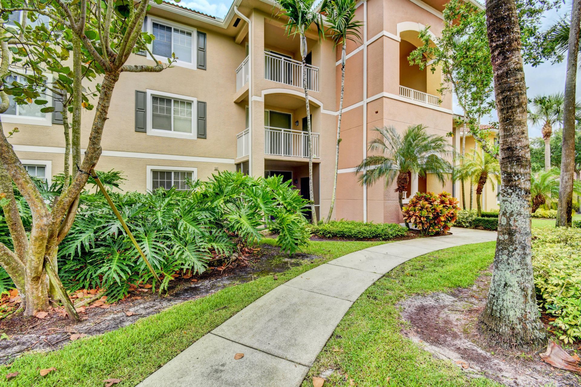 6505 Emerald Dunes Drive, Unit 201, West Palm Beach, FL 33411 Photo