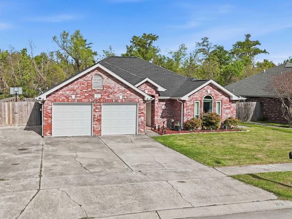 54 Ridgewood Dr, Laplace, LA 70068