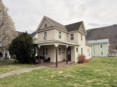 329 W Ridgeway St , Clifton Forge, VA 24422